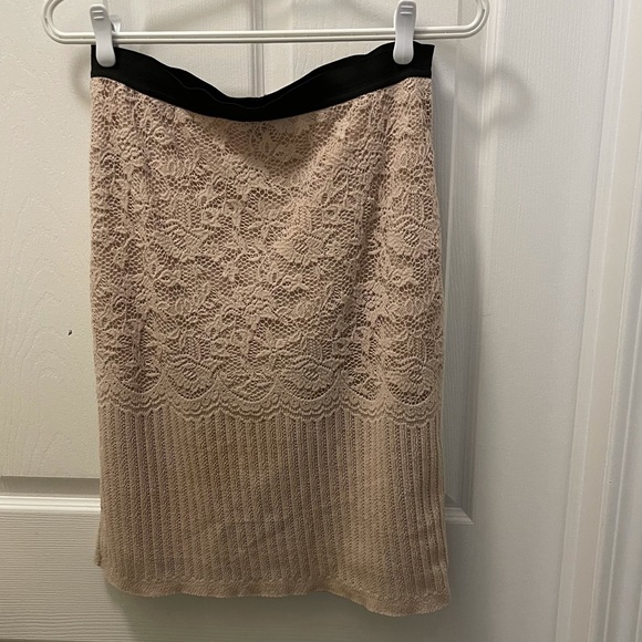 H&M nude knee length lace skirt elastic waistband - Picture 1 of 6